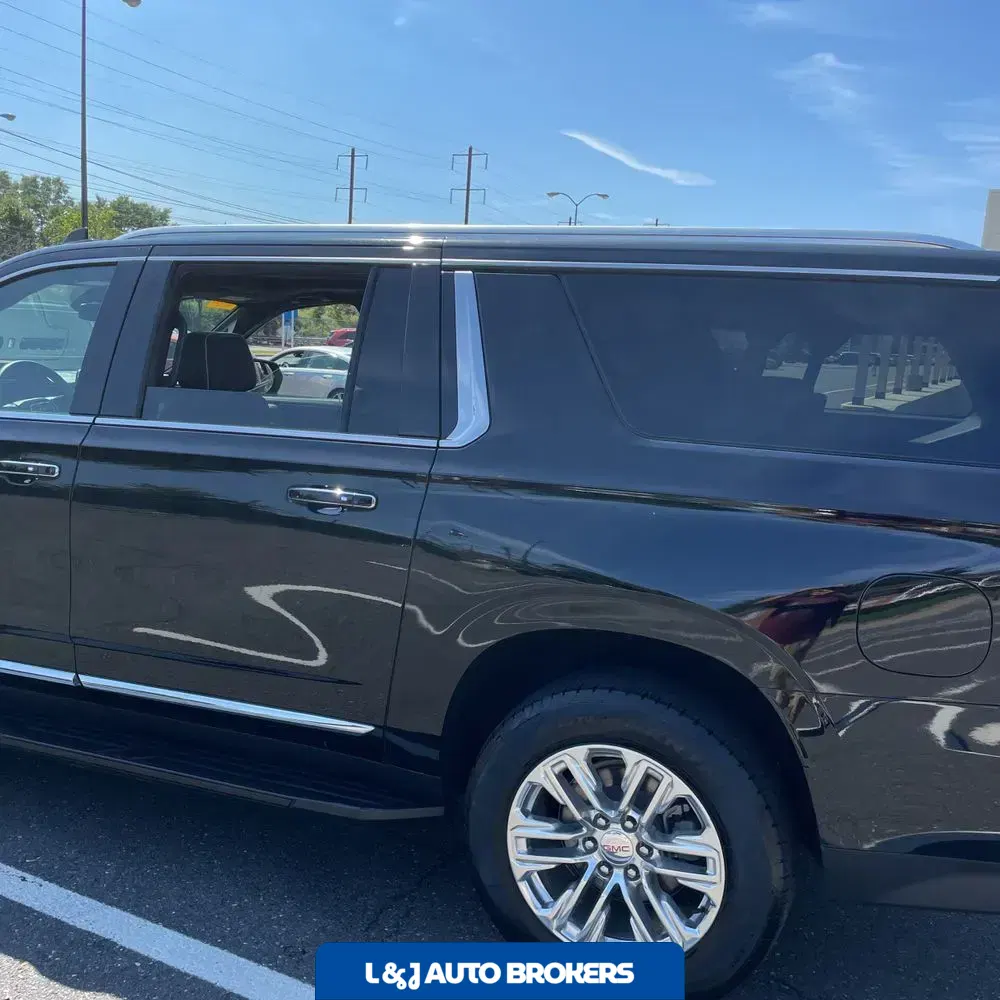 2023 GMC Yukon XL SLT
