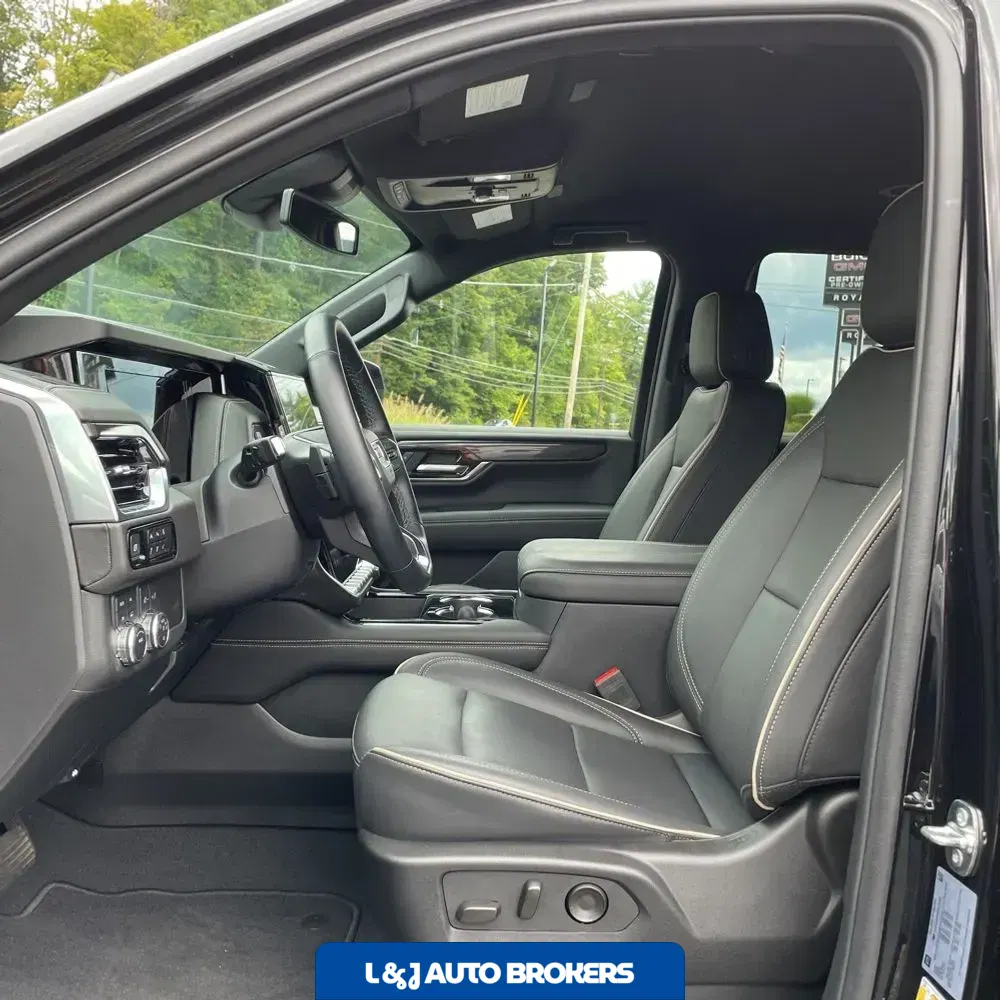 2025 GMC Yukon Elevation