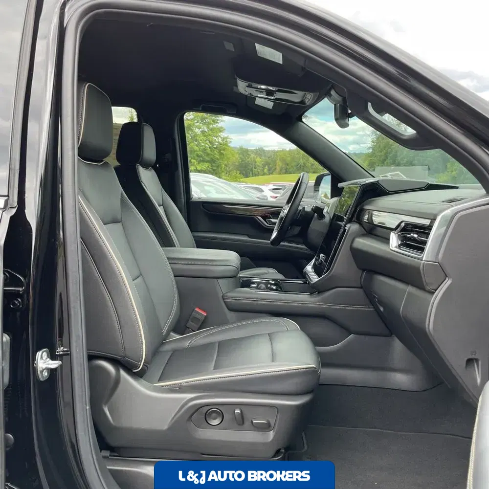2025 GMC Yukon Elevation