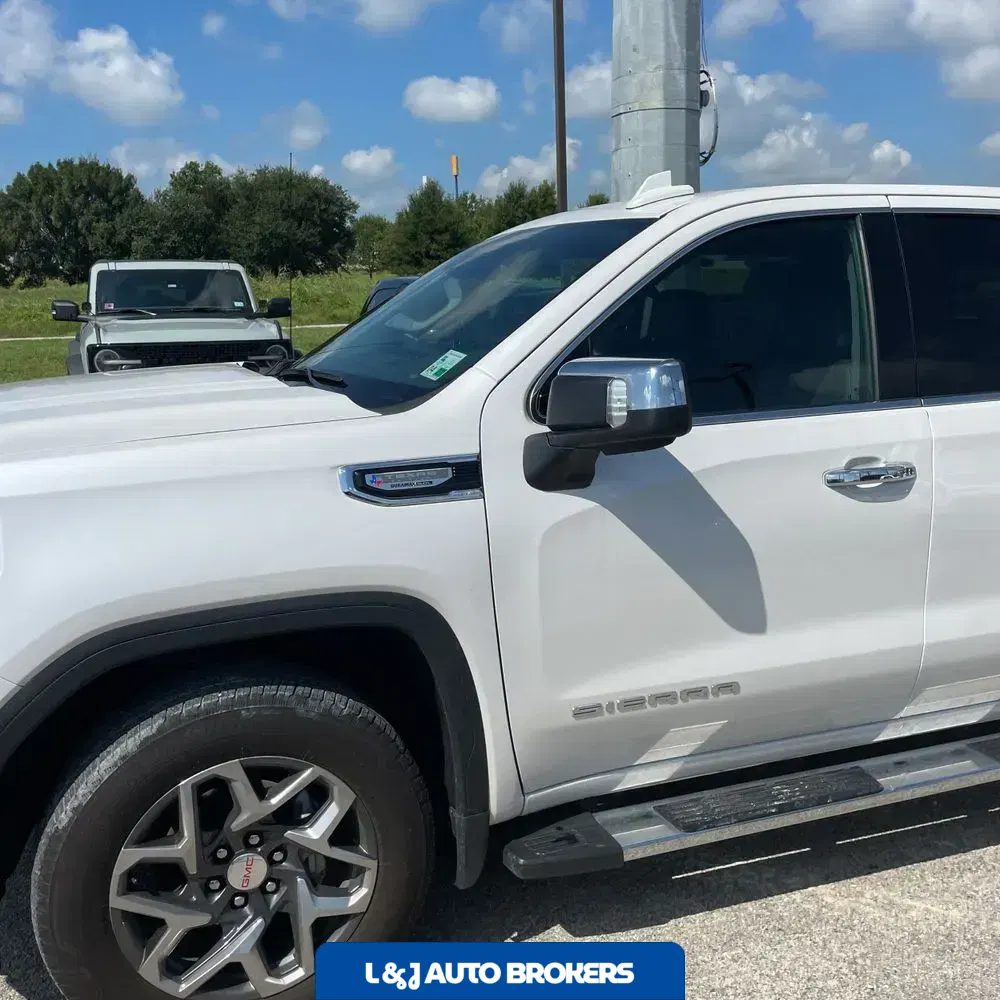 2024 GMC Sierra 1500 SLT