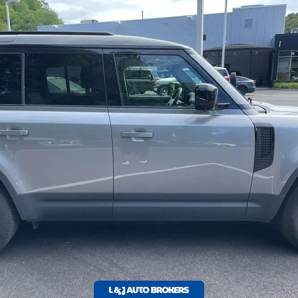 2024 Land Rover Defender 110 S P300