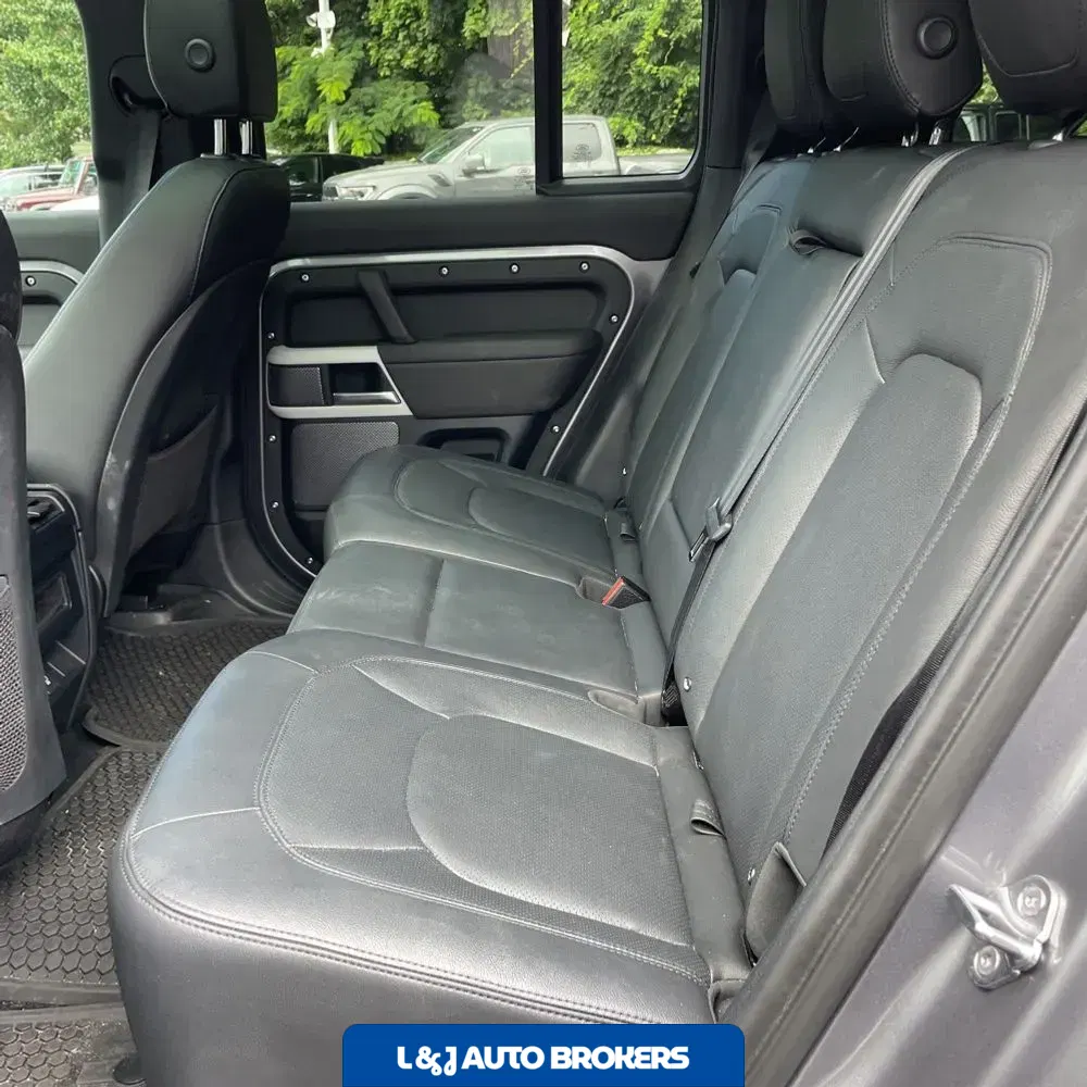 2024 Land Rover Defender 110 S P300
