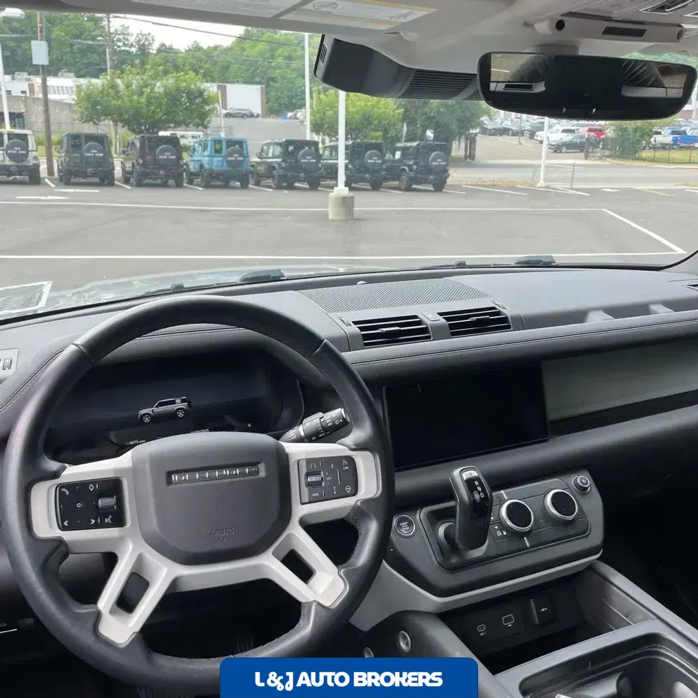 2024 Land Rover Defender 110 S P300