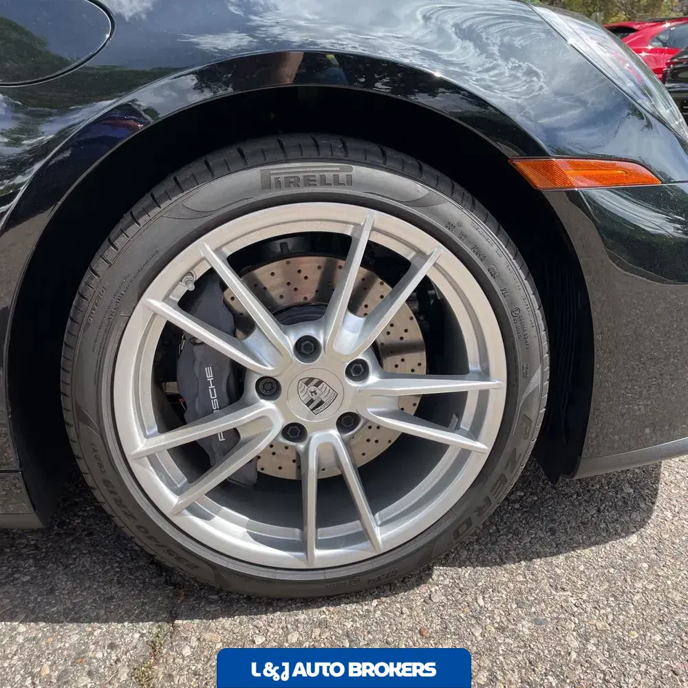 2025 Porsche 911 Carrera