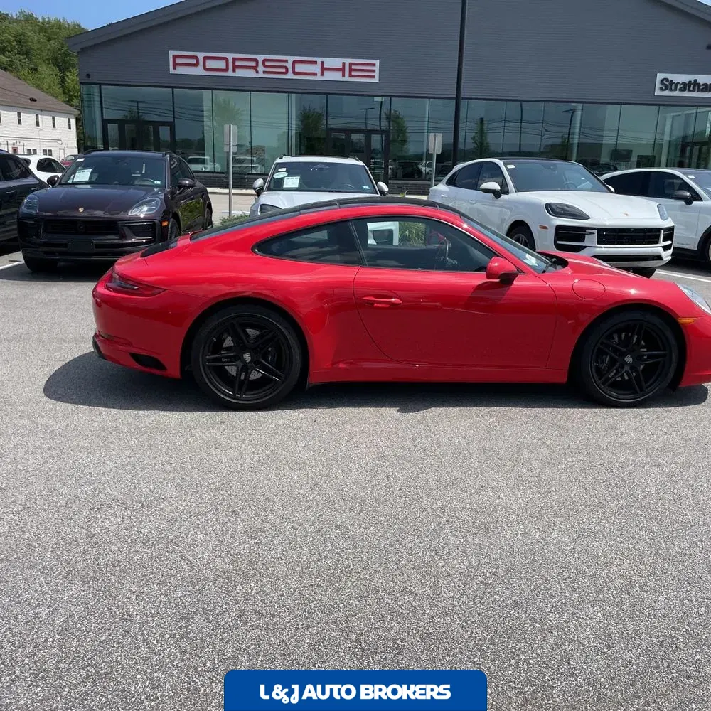 2019 Porsche 911 Carrera