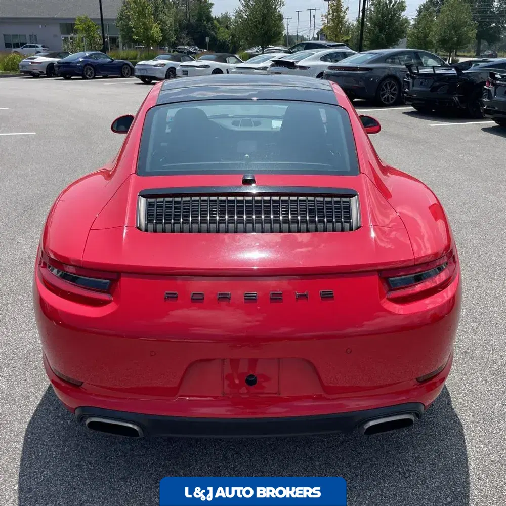 2019 Porsche 911 Carrera