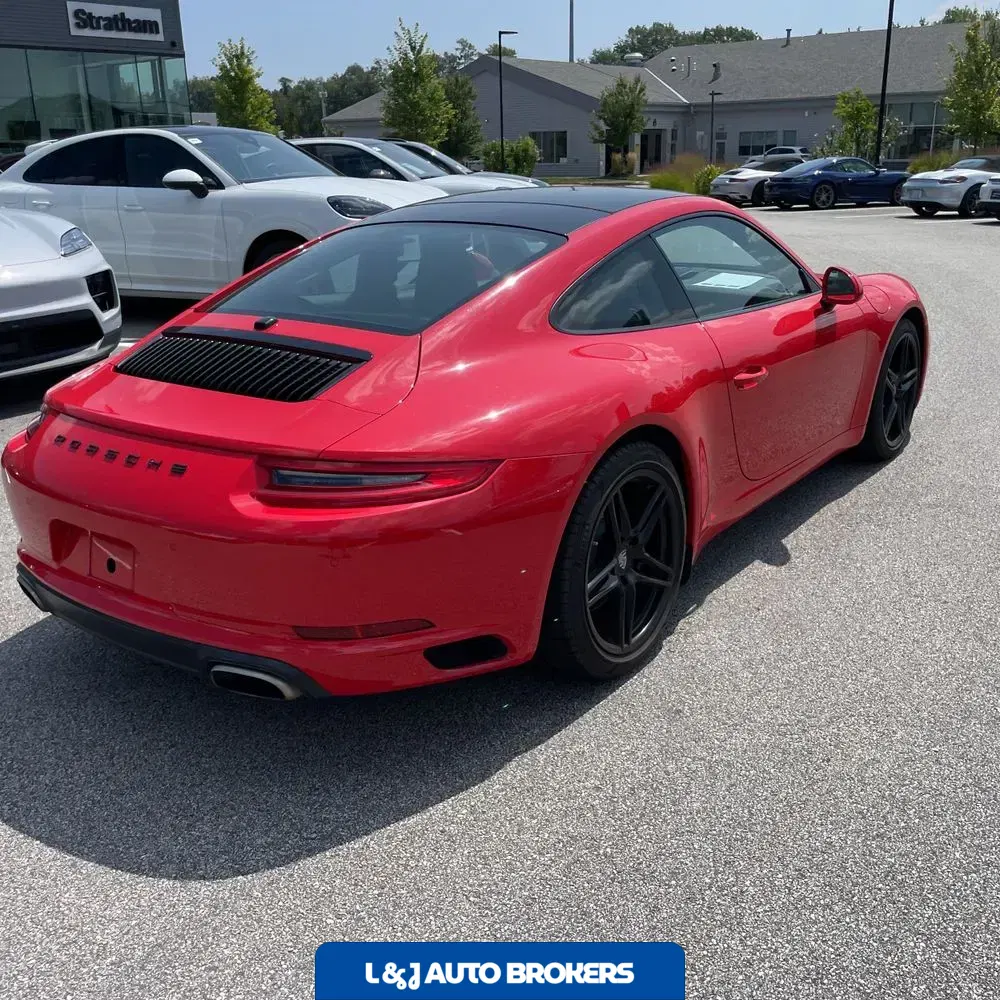 2019 Porsche 911 Carrera