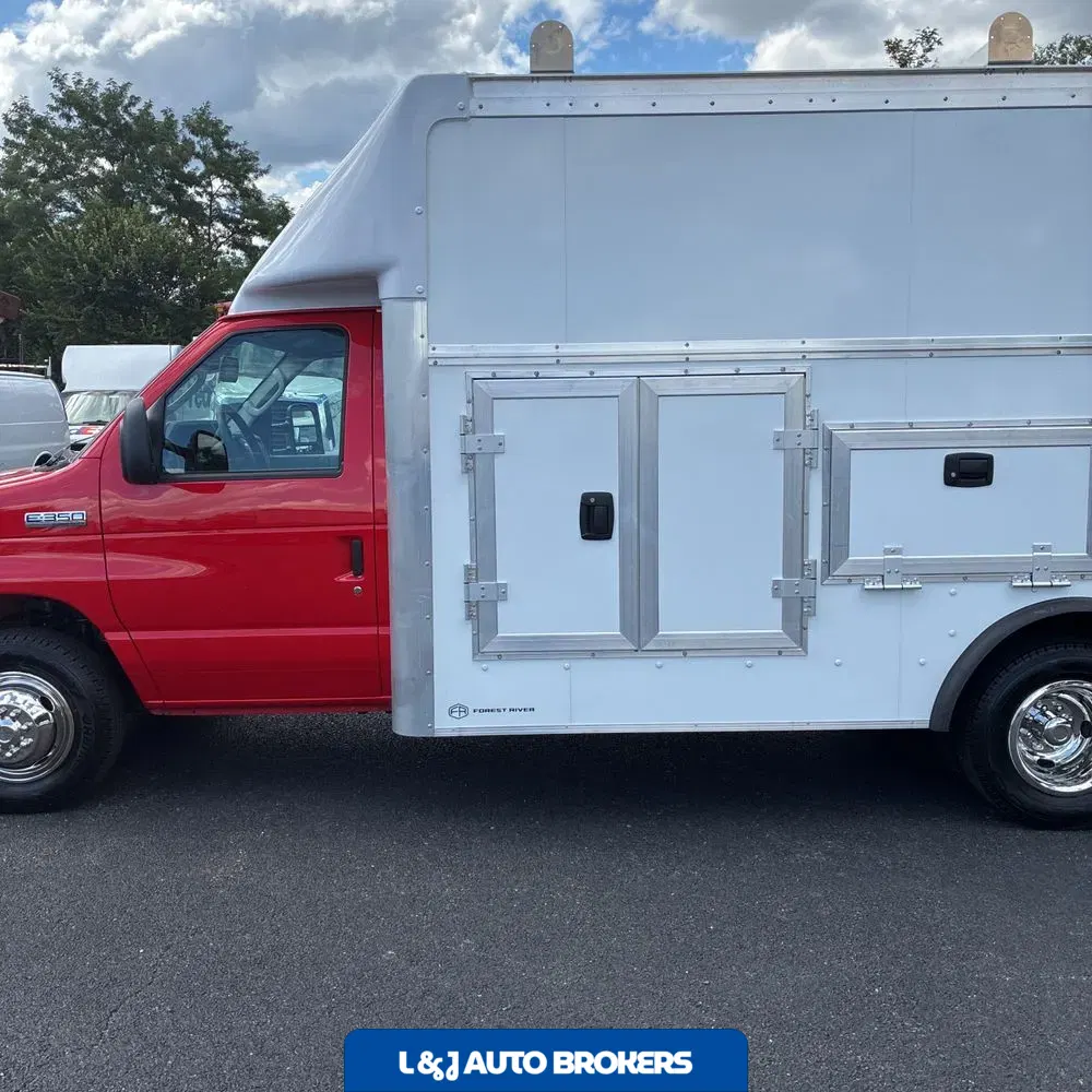 2025 Ford Commercial Vans E350