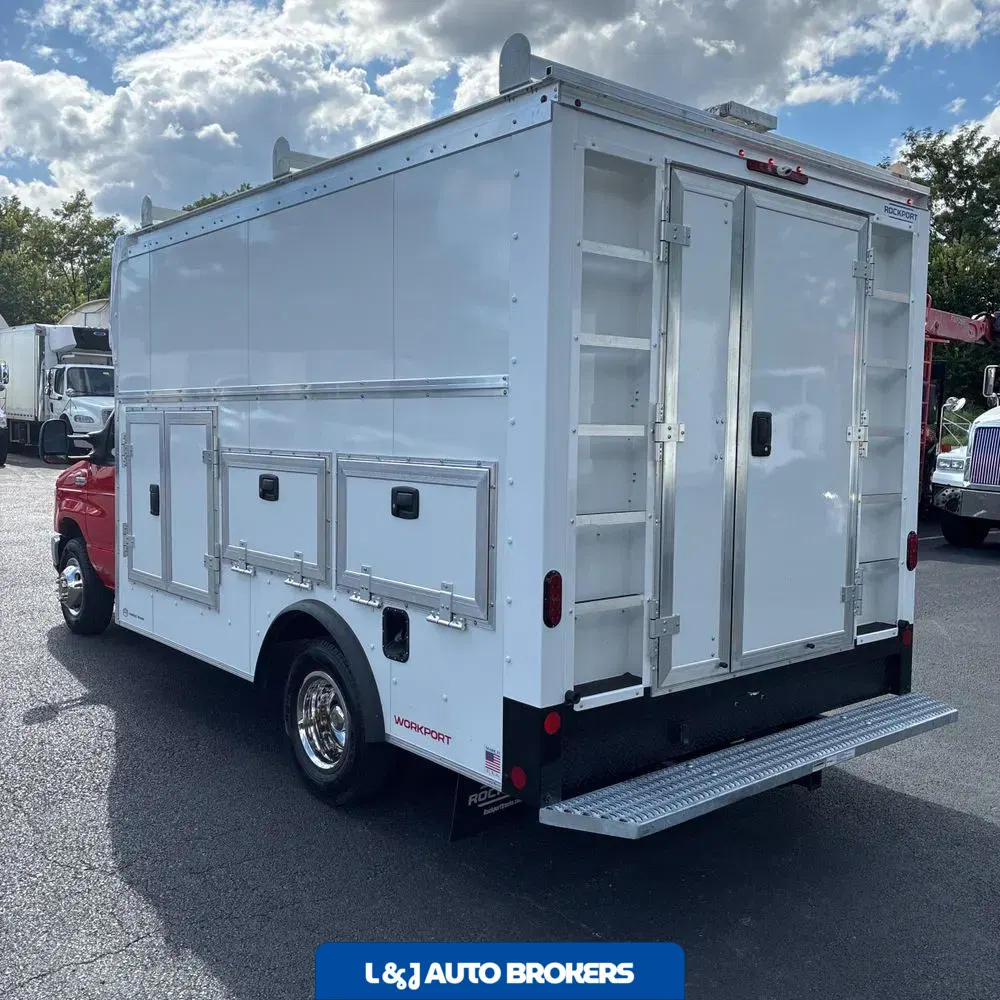2025 Ford Commercial Vans E350