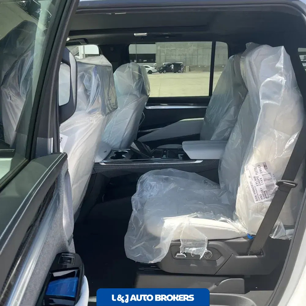 2025 Cadillac Escalade-V ESV Base