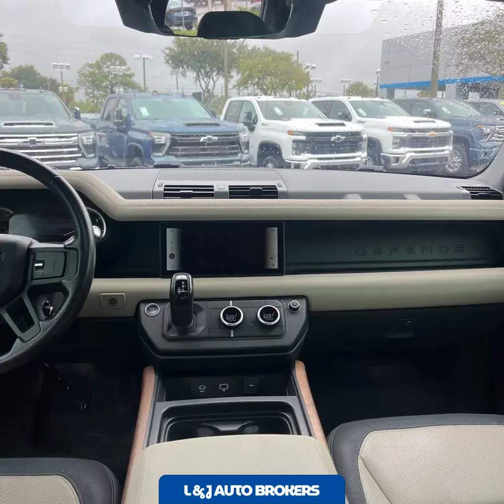 2022 Land Rover Defender 110 X-Dynamic SE