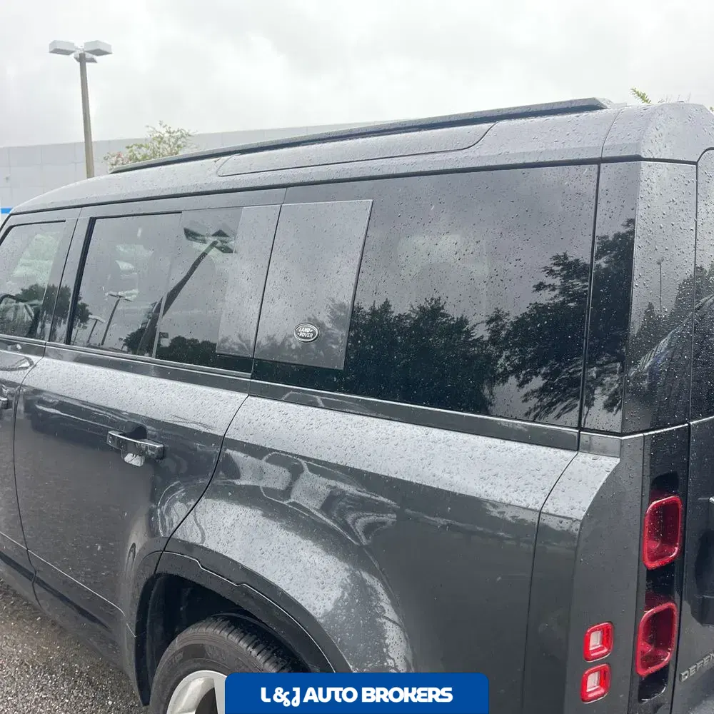 2022 Land Rover Defender 110 X-Dynamic SE
