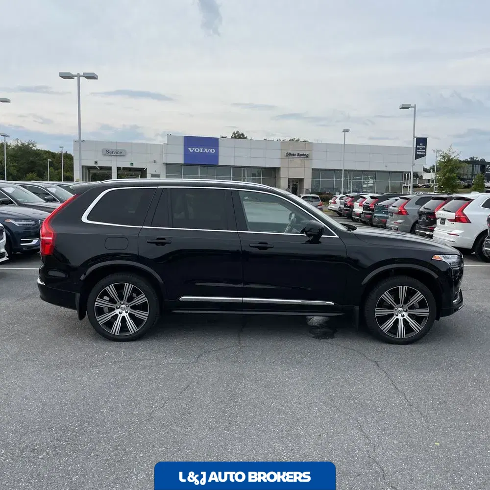 2023 Volvo XC90 T8 - Plus