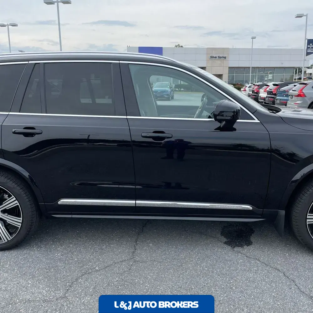 2023 Volvo XC90 T8 - Plus
