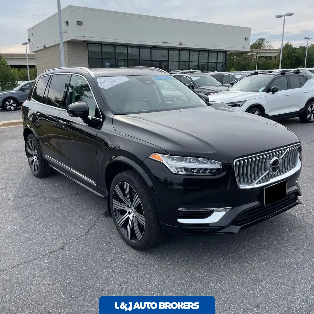 2023 Volvo XC90 T8 - Plus