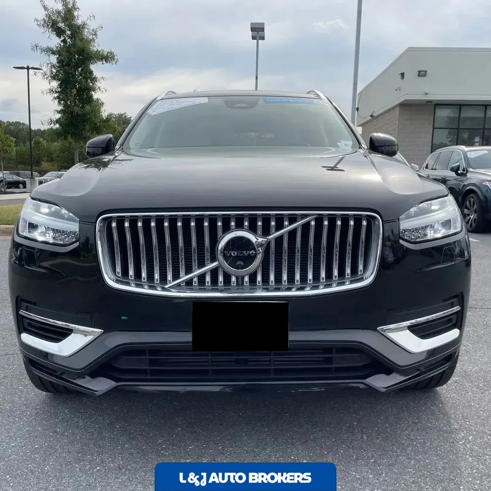 2023 Volvo XC90 T8 - Plus