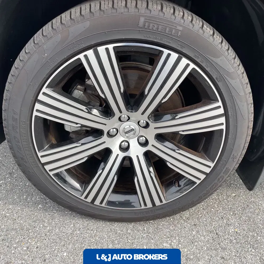 2023 Volvo XC90 T8 - Plus