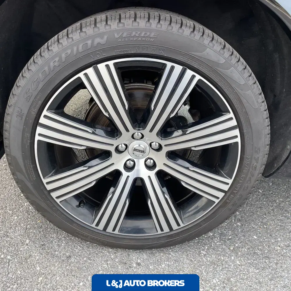 2023 Volvo XC90 T8 - Plus