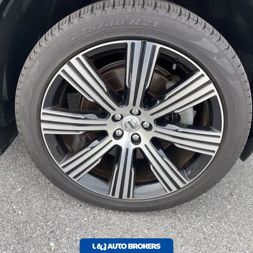 2023 Volvo XC90 T8 - Plus