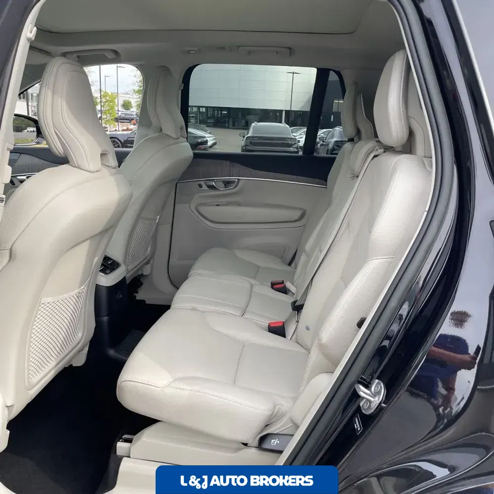 2023 Volvo XC90 T8 - Plus