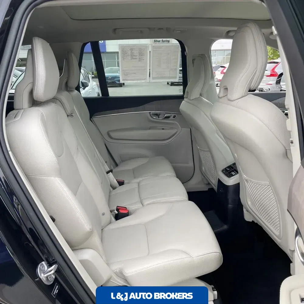 2023 Volvo XC90 T8 - Plus