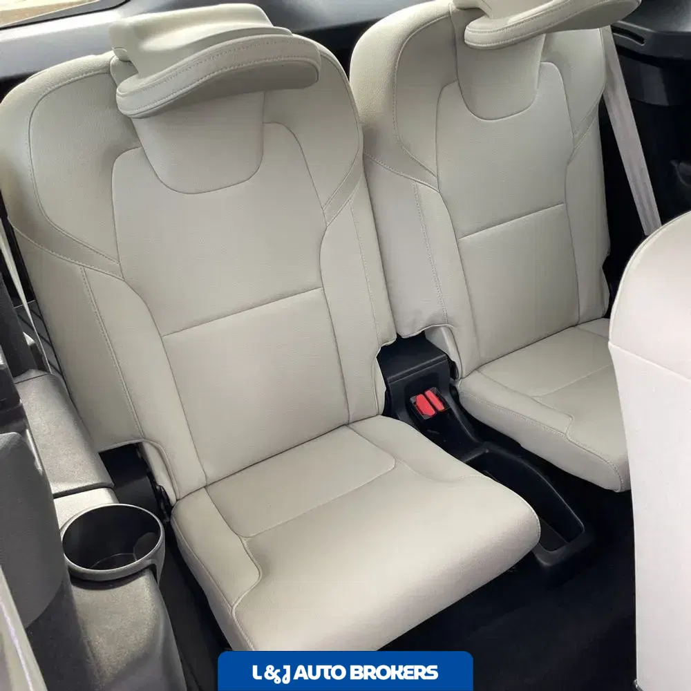 2023 Volvo XC90 T8 - Plus