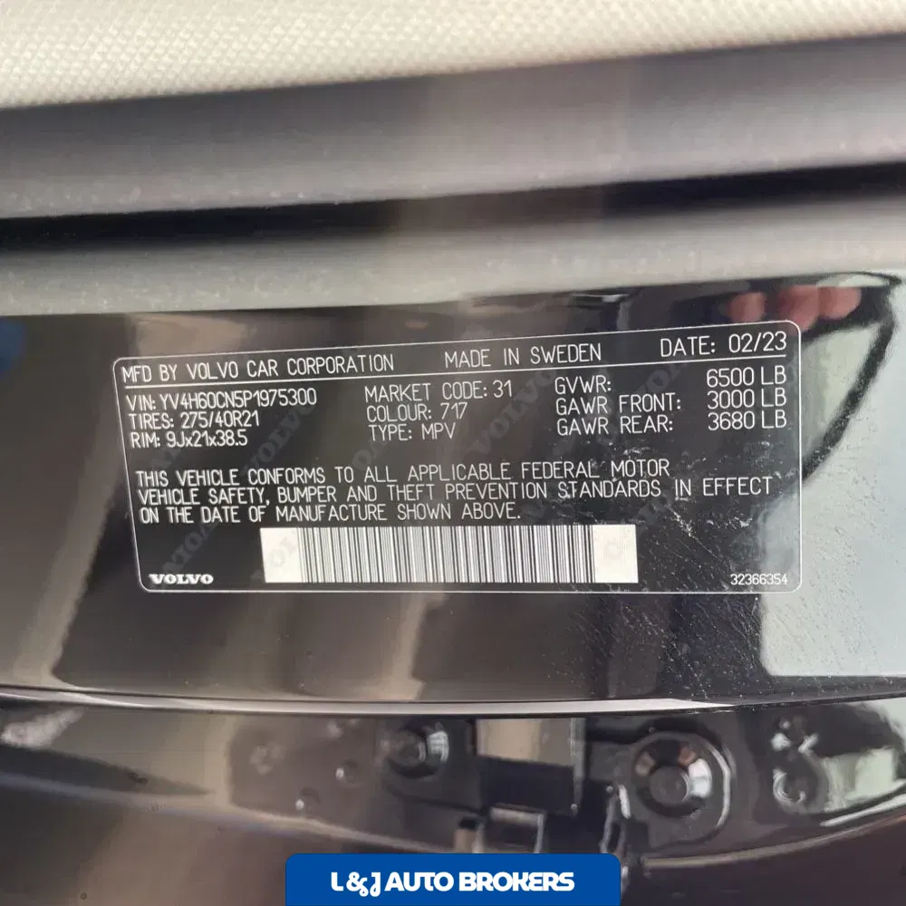 2023 Volvo XC90 T8 - Plus