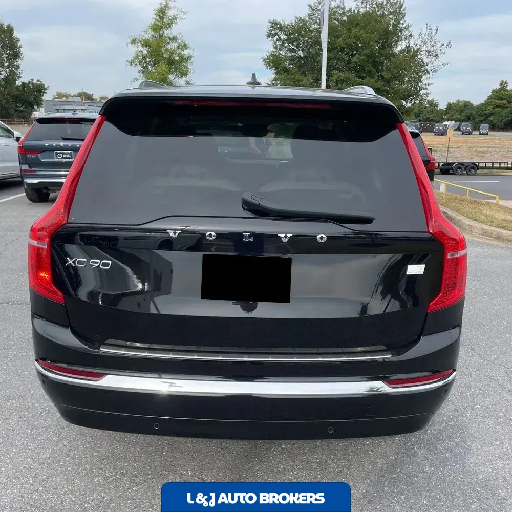 2023 Volvo XC90 T8 - Plus