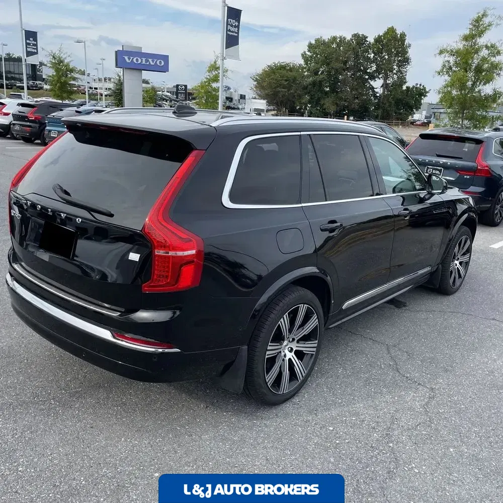 2023 Volvo XC90 T8 - Plus