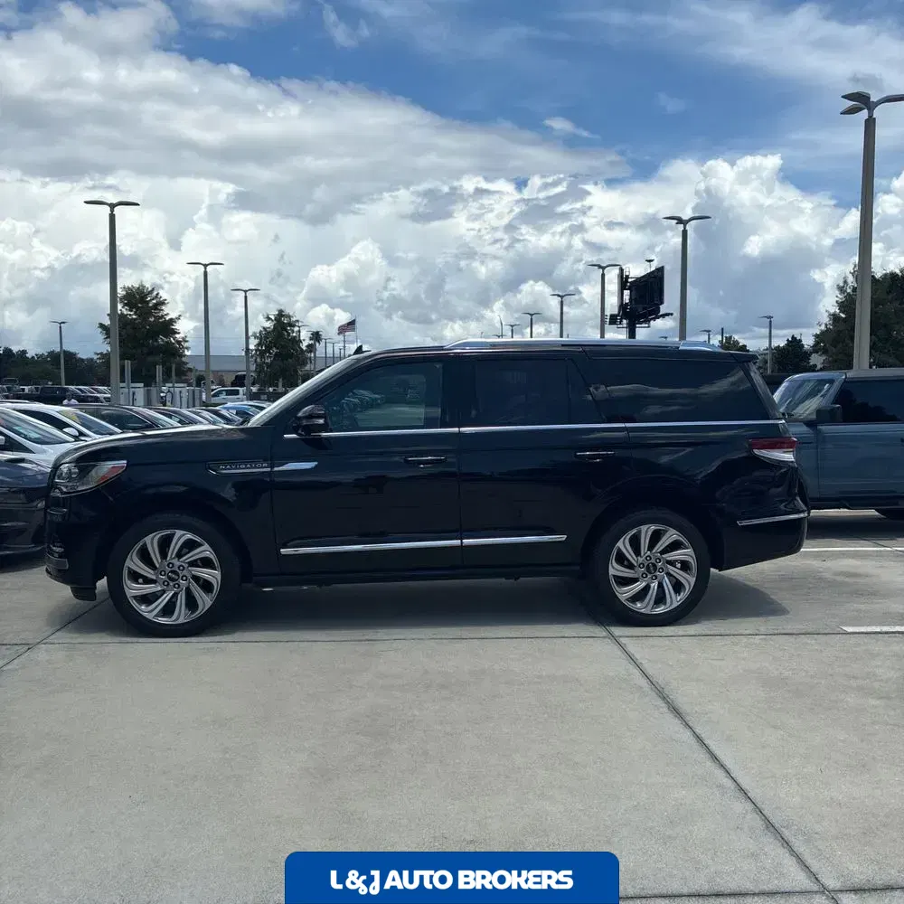 2024 Lincoln Navigator Premiere