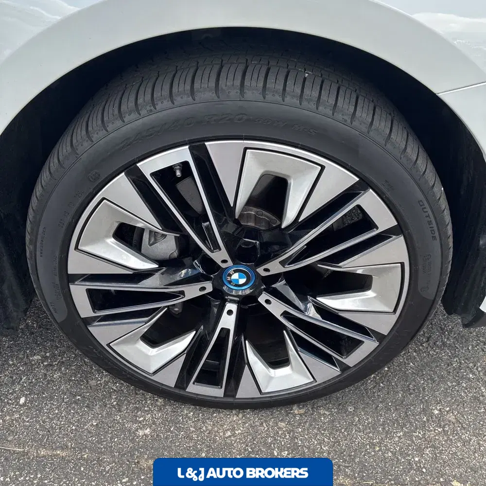 2025 BMW i5 xDrive40