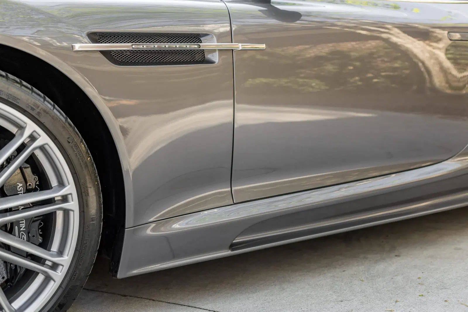 8k-Mile 2009 Aston Martin DBS 6-Speed