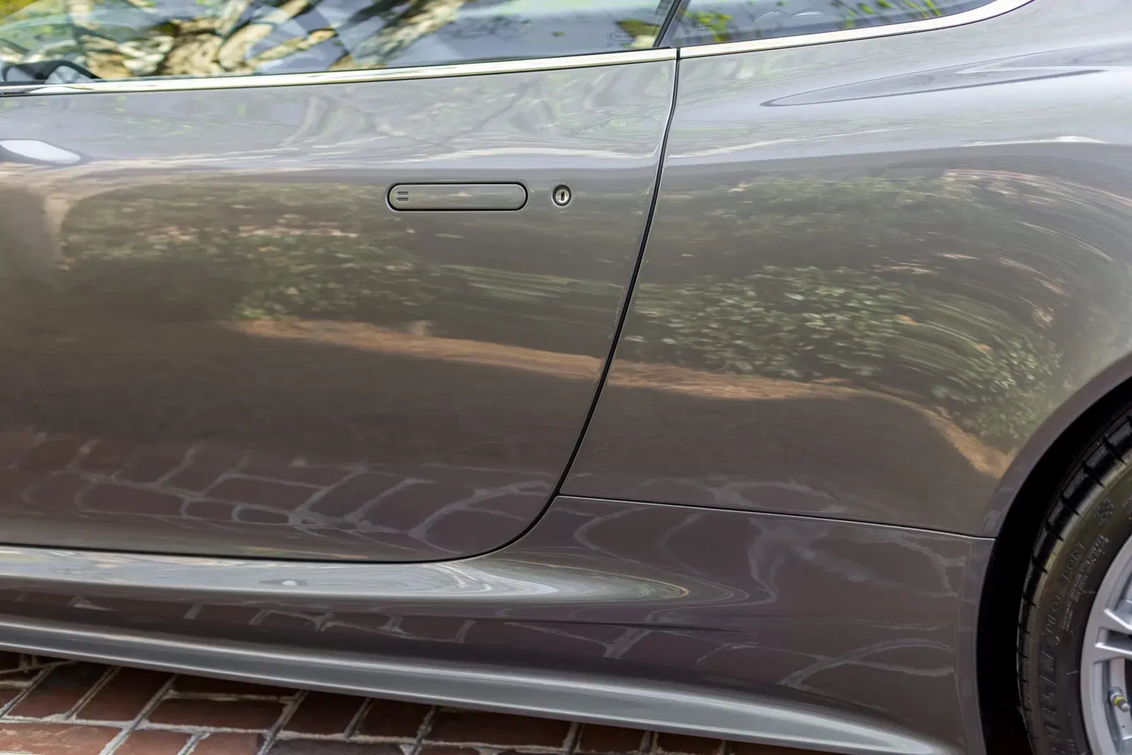 8k-Mile 2009 Aston Martin DBS 6-Speed