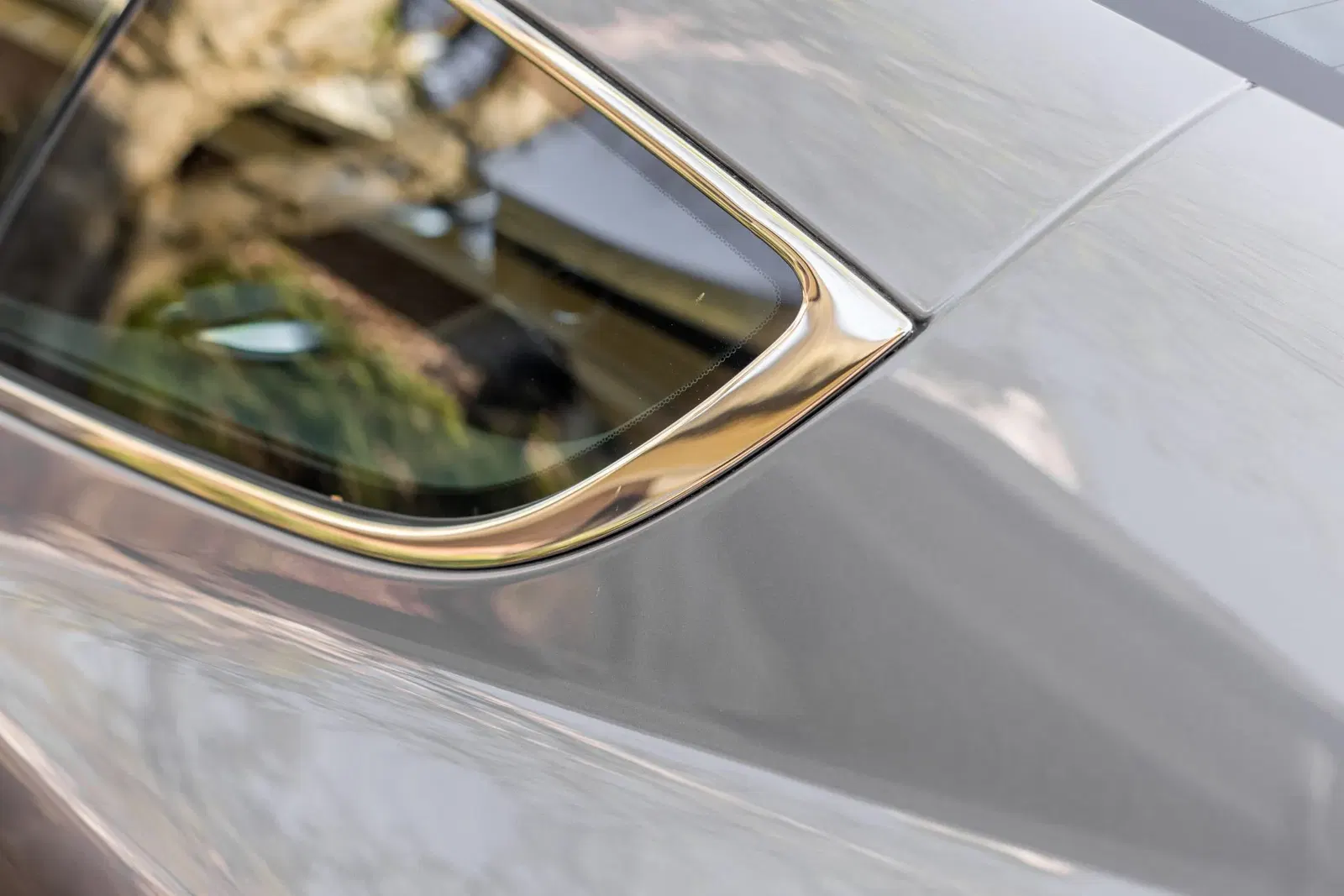 8k-Mile 2009 Aston Martin DBS 6-Speed