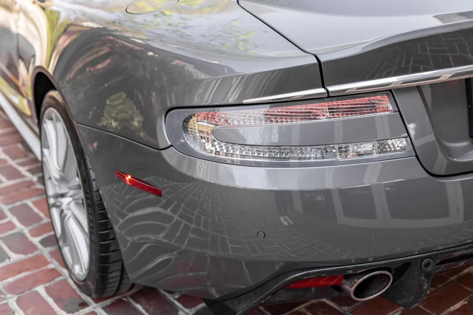 8k-Mile 2009 Aston Martin DBS 6-Speed