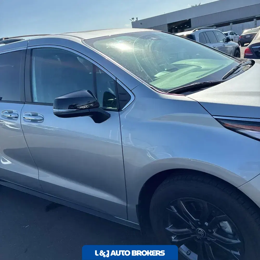 2024 Toyota Sienna XSE 7-Passenger