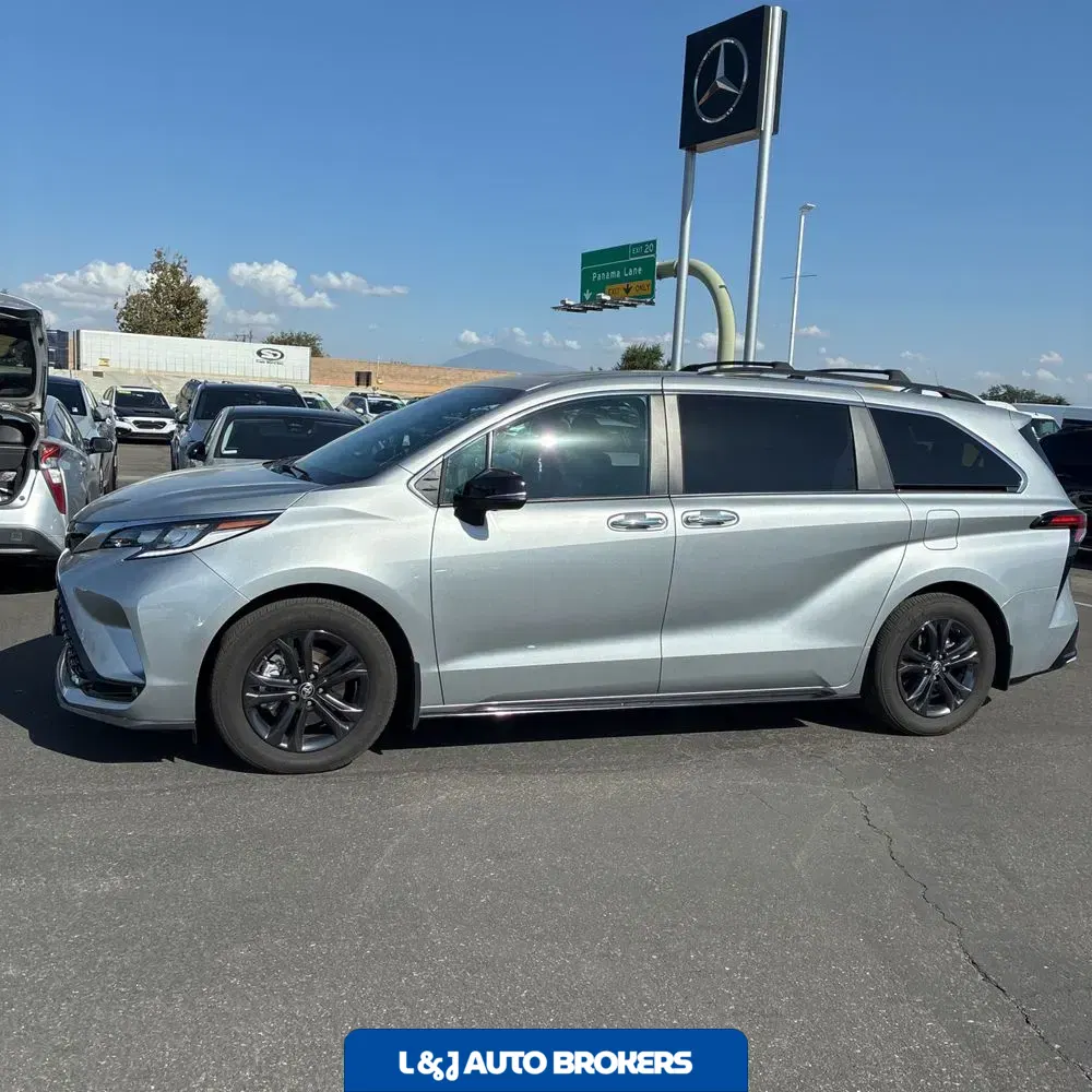 2024 Toyota Sienna XSE 7-Passenger