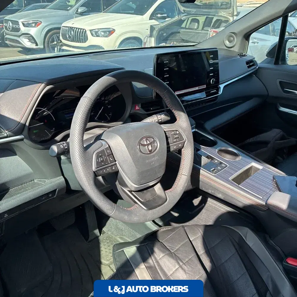 2024 Toyota Sienna XSE 7-Passenger