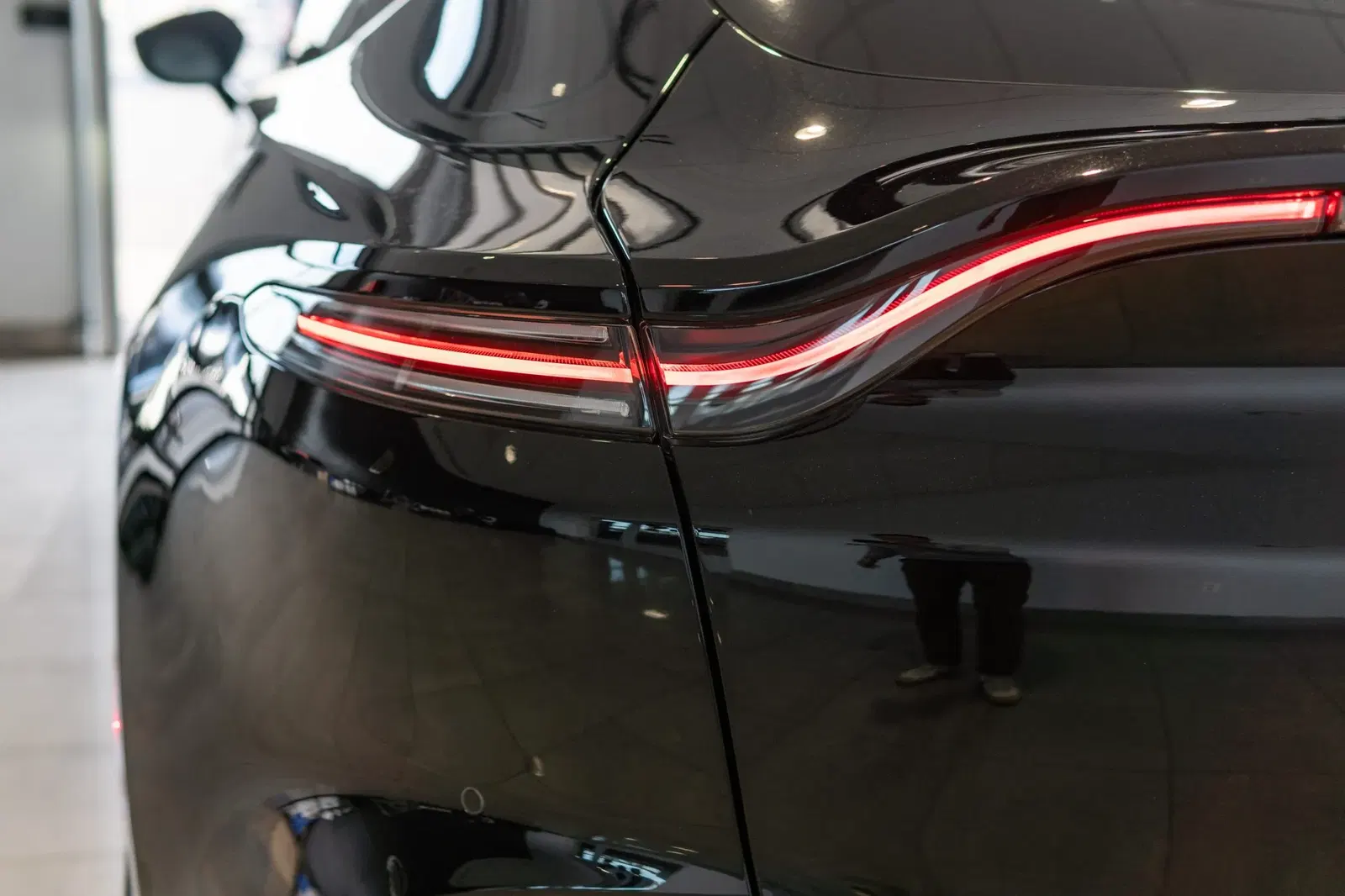 2021 Aston Martin DBX