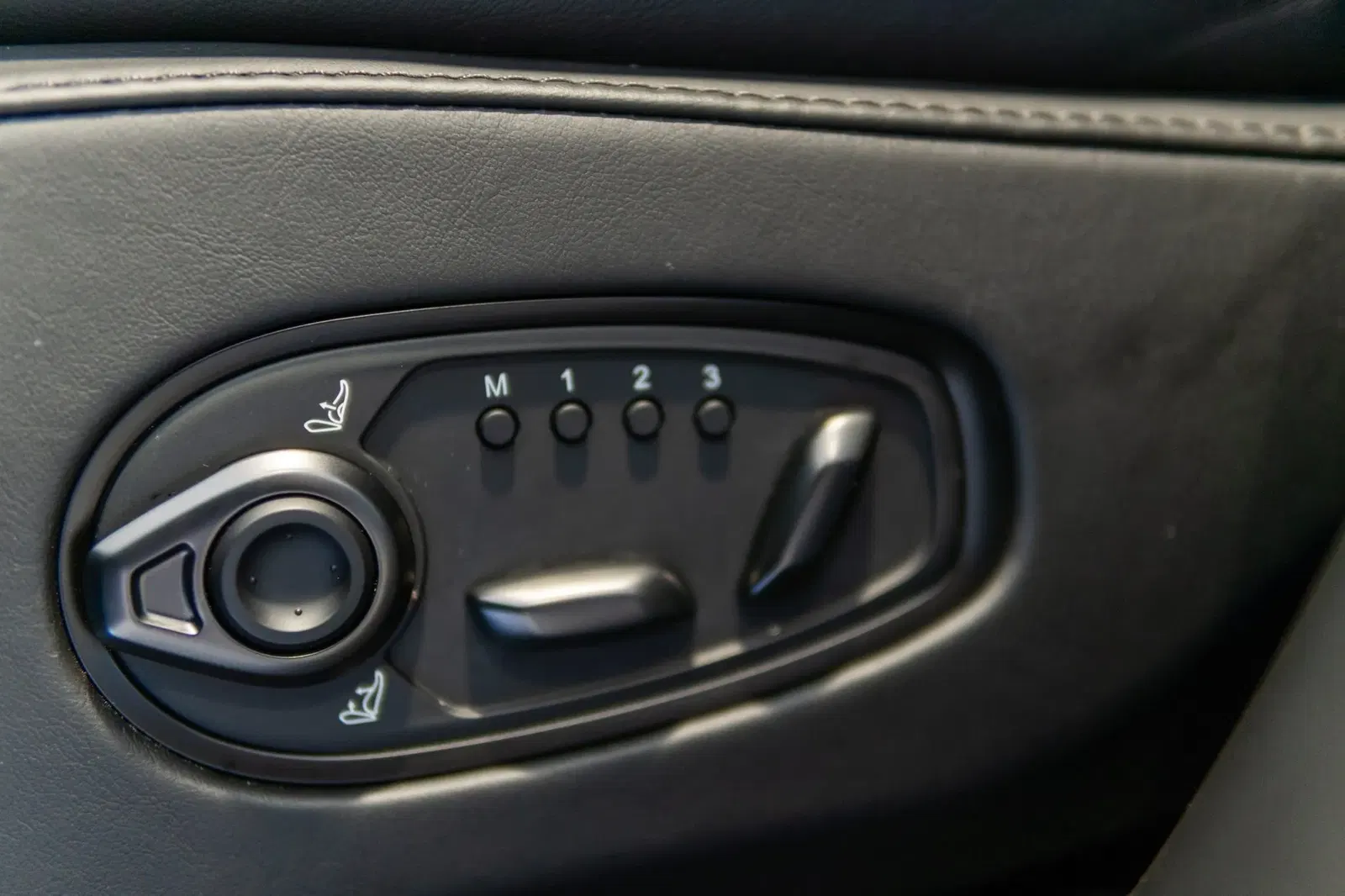 2021 Aston Martin DBX