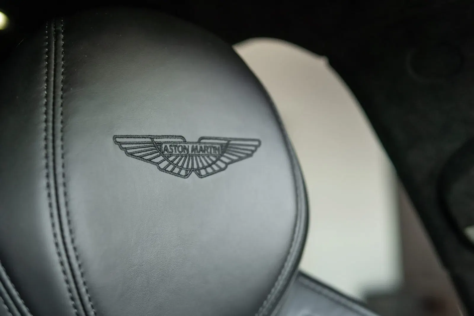 2021 Aston Martin DBX