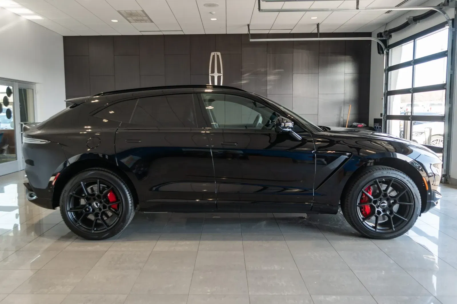 2021 Aston Martin DBX