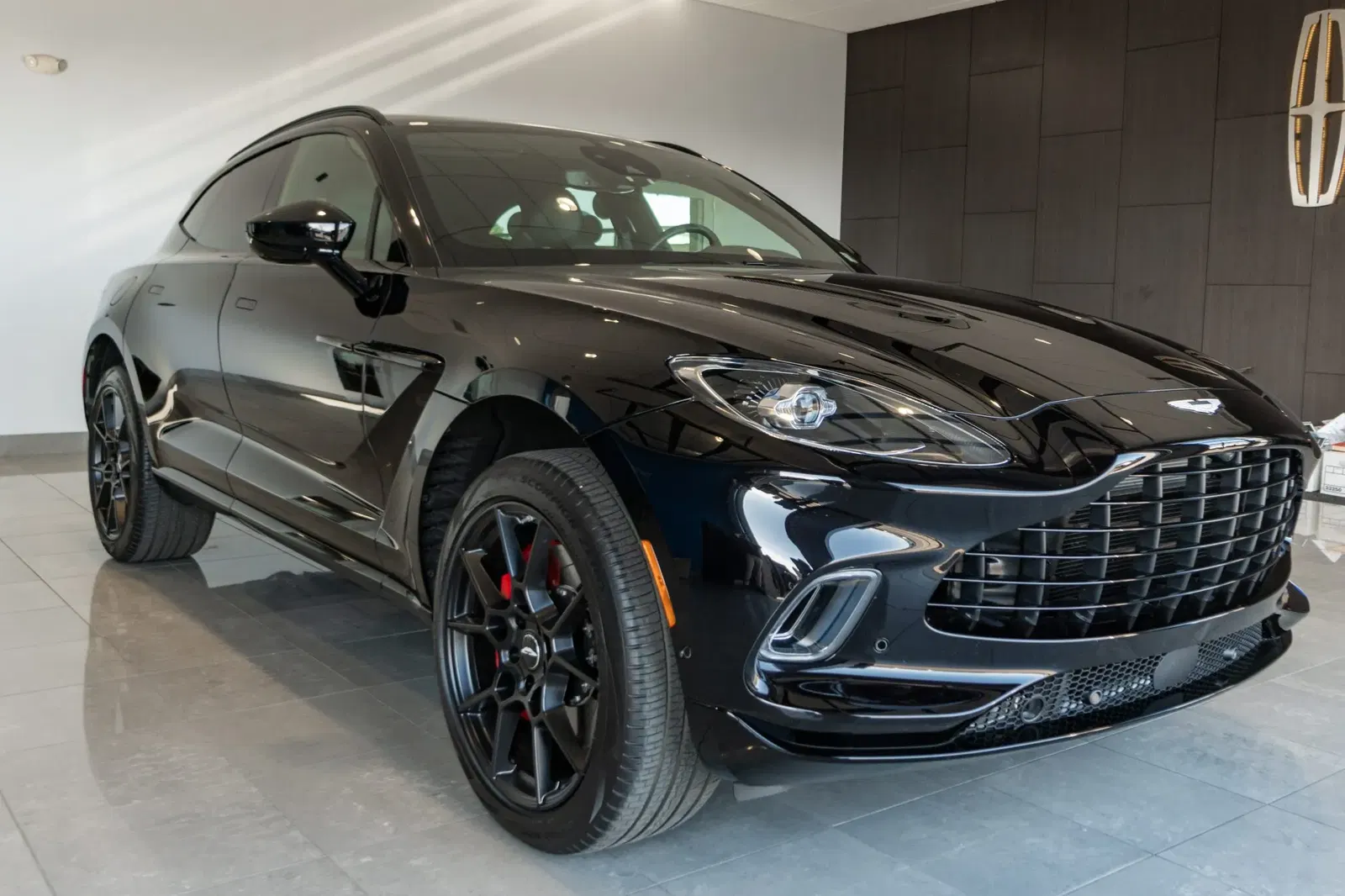 2021 Aston Martin DBX