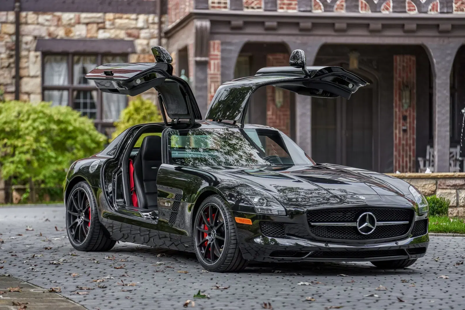 3,400-Mile 2013 Mercedes-Benz SLS AMG GT Coupe