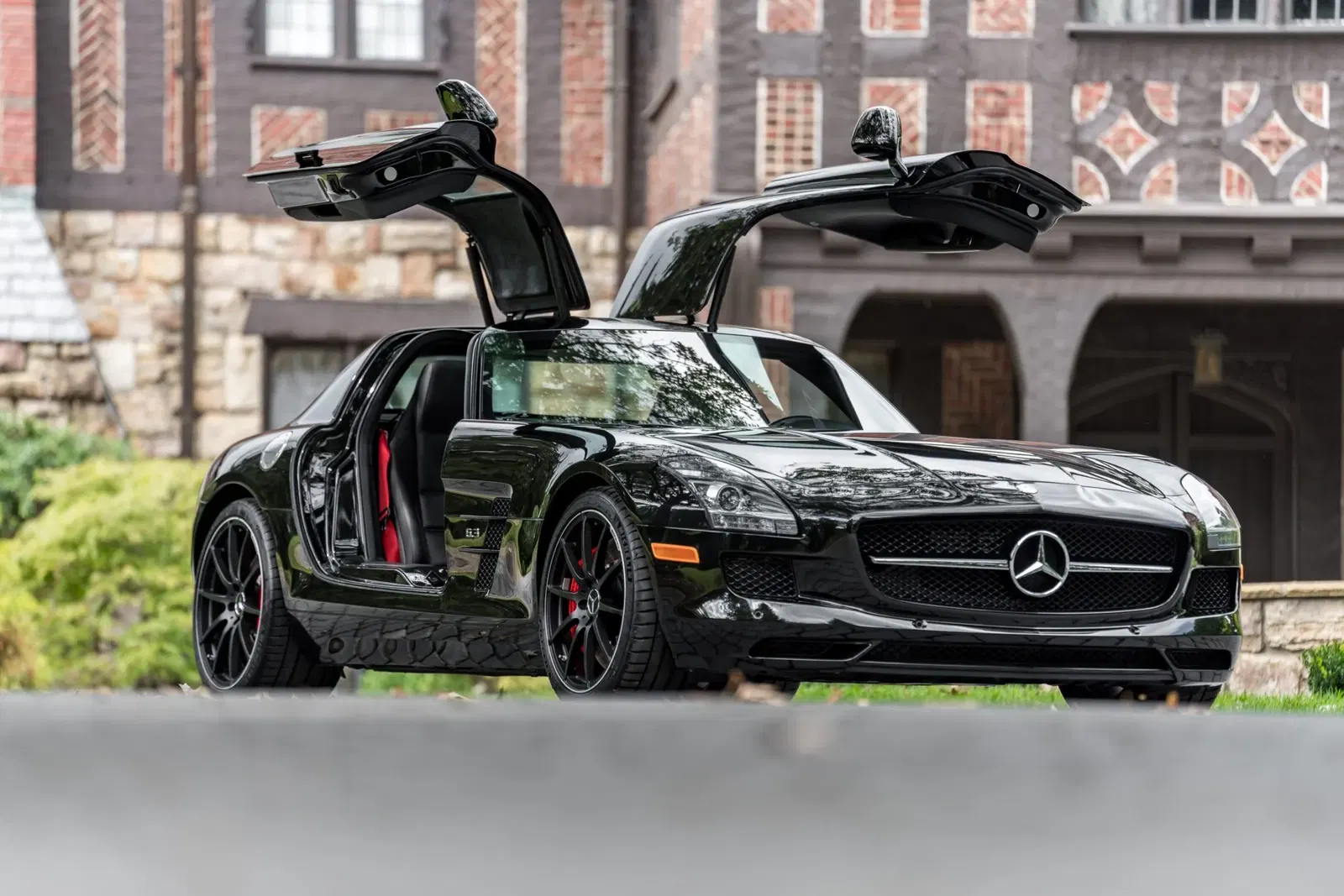 3,400-Mile 2013 Mercedes-Benz SLS AMG GT Coupe