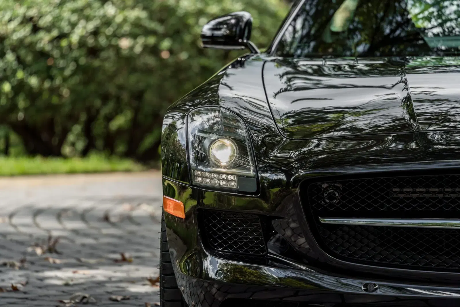 3,400-Mile 2013 Mercedes-Benz SLS AMG GT Coupe