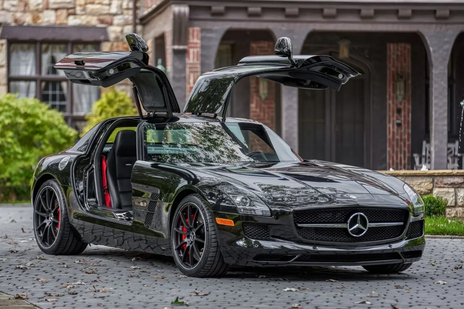 3,400-Mile 2013 Mercedes-Benz SLS AMG GT Coupe
