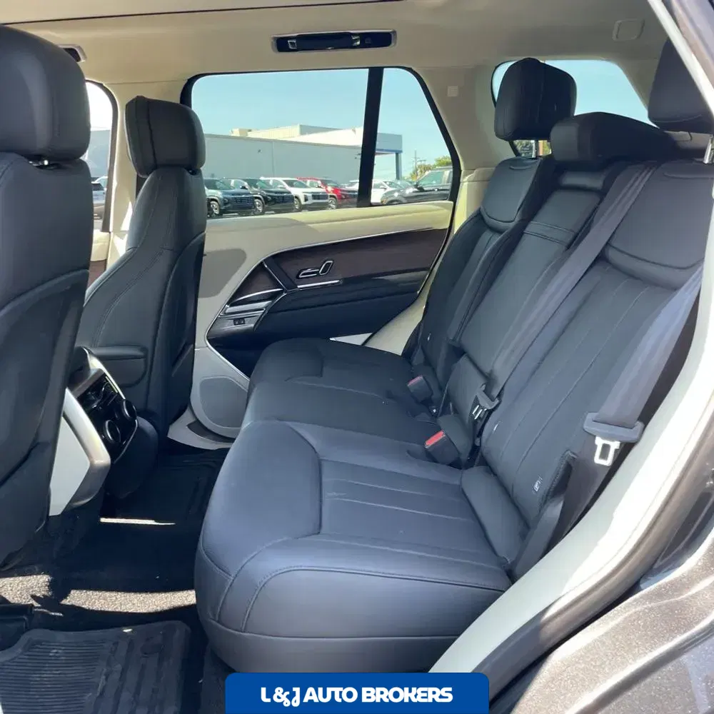 2023 Land Rover Range Rover P530 SE