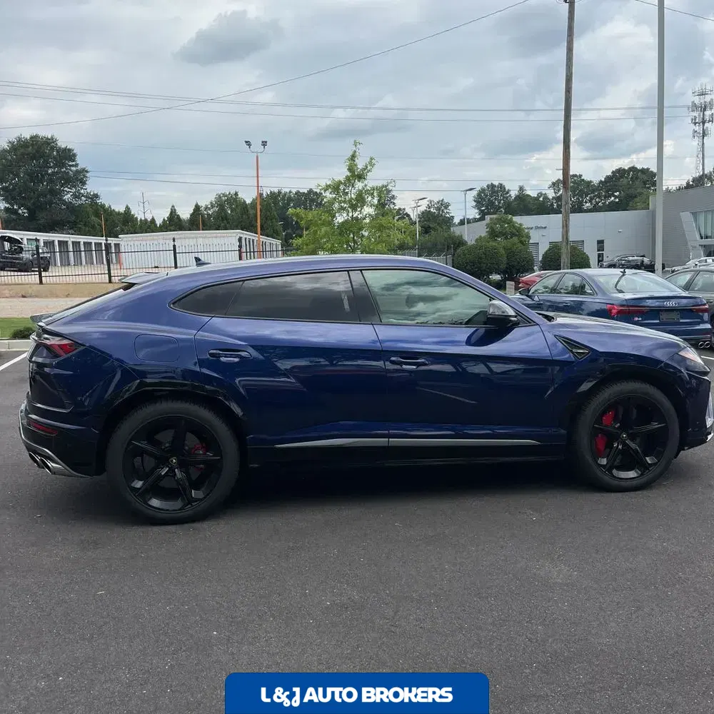 2021 Lamborghini Urus Base