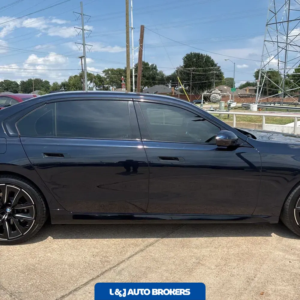 2023 BMW 7-Series 740i